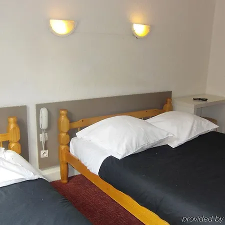 Petit Bastille Hotel 2*