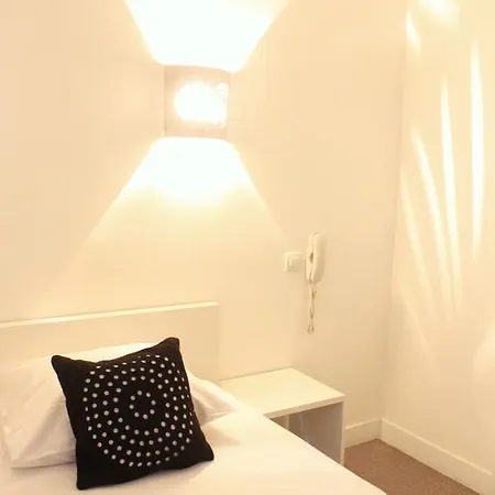 Petit Bastille Hotel 2*